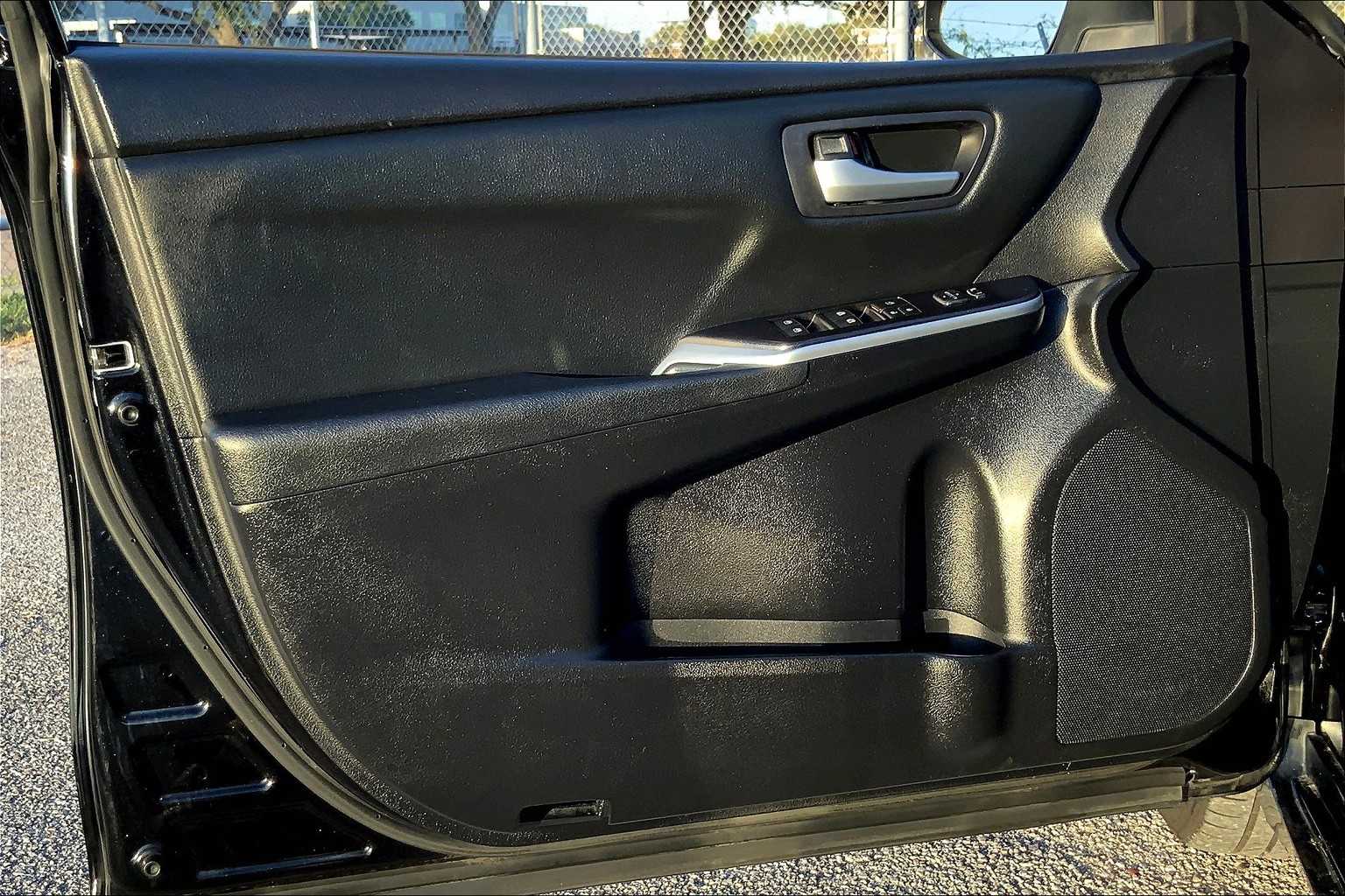 2015 Toyota Camry SE photo 20