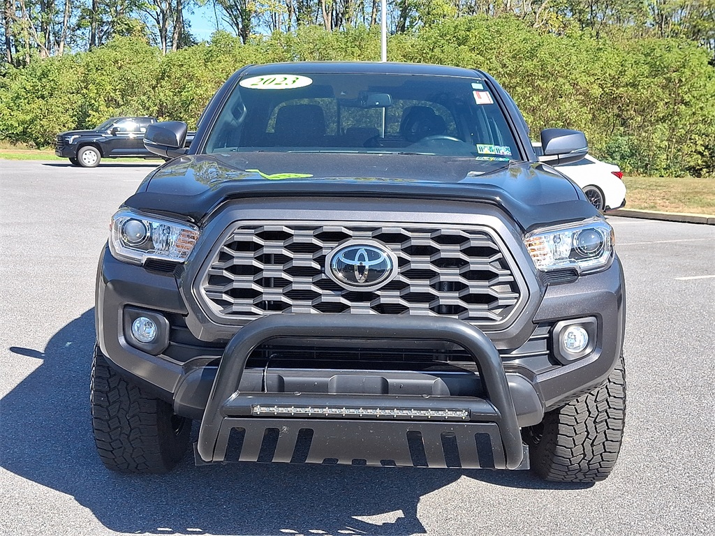 2023 Toyota Tacoma TRD Off-Road photo 2