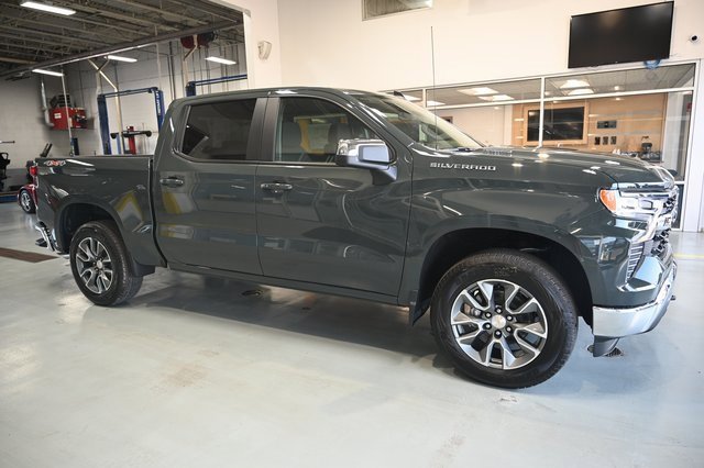 2026 Chevrolet Silverado photo 4