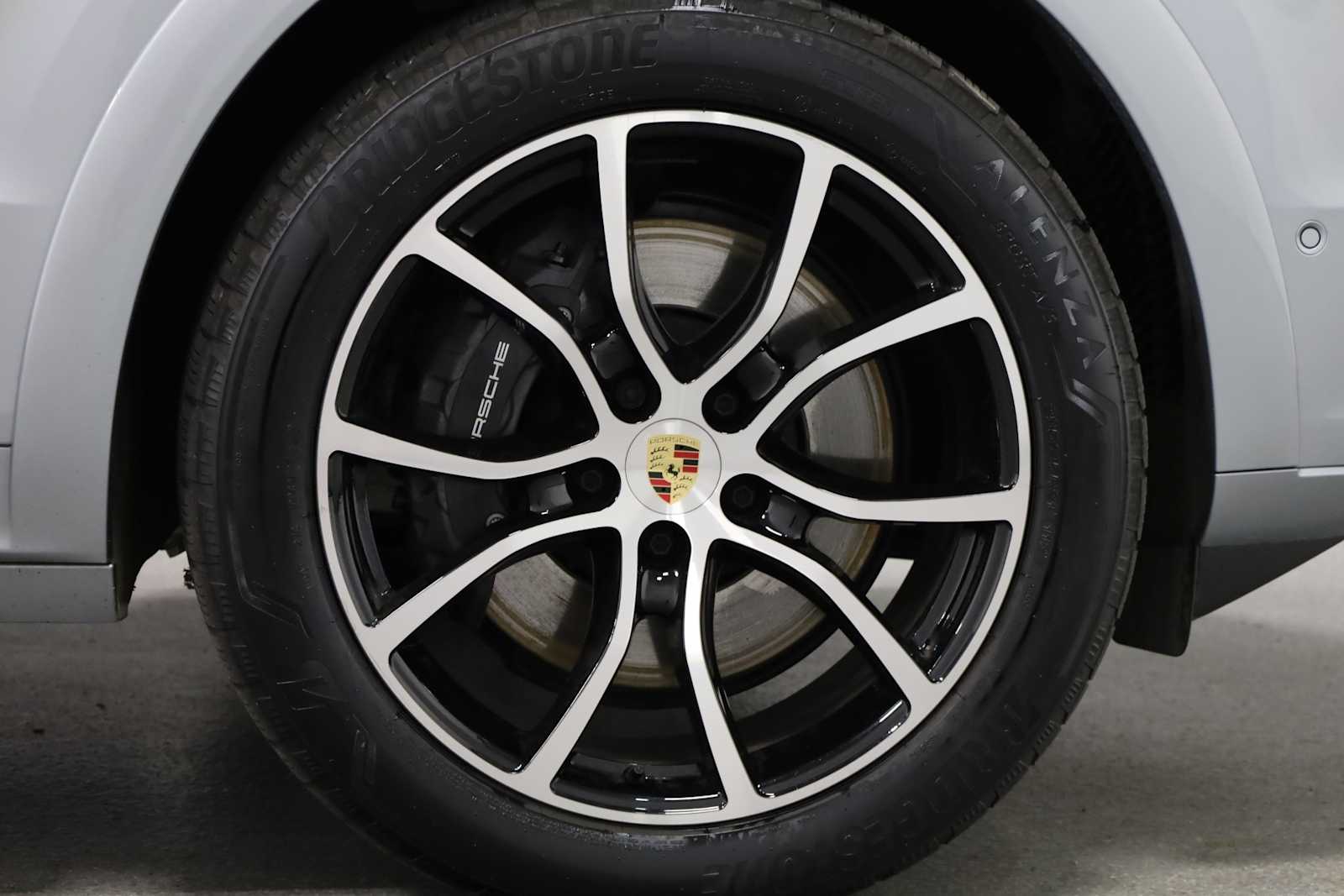 2024 Porsche Cayenne photo 11