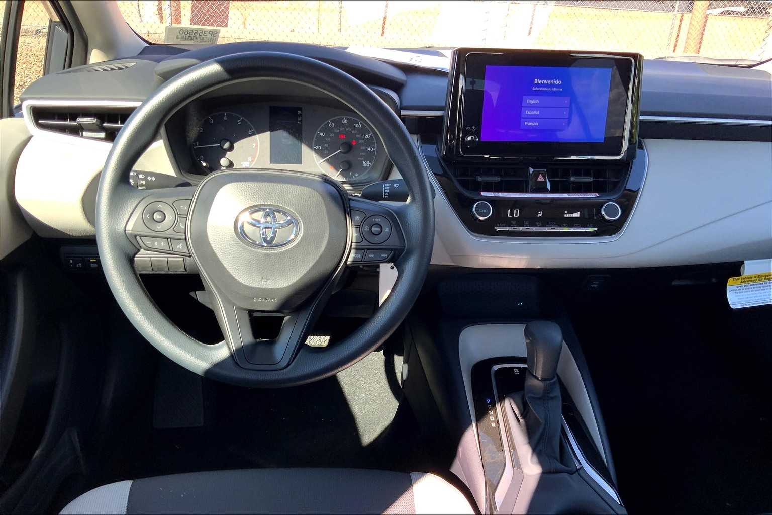 2025 Toyota Corolla LE photo 5