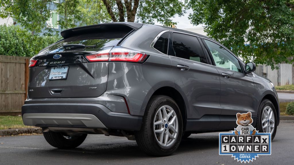 2022 Ford Edge SEL photo 4