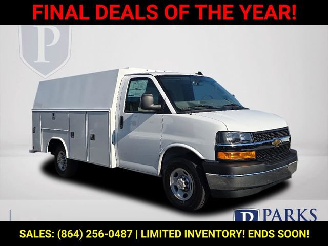 2025 Chevrolet Express Cutaway Base's photo