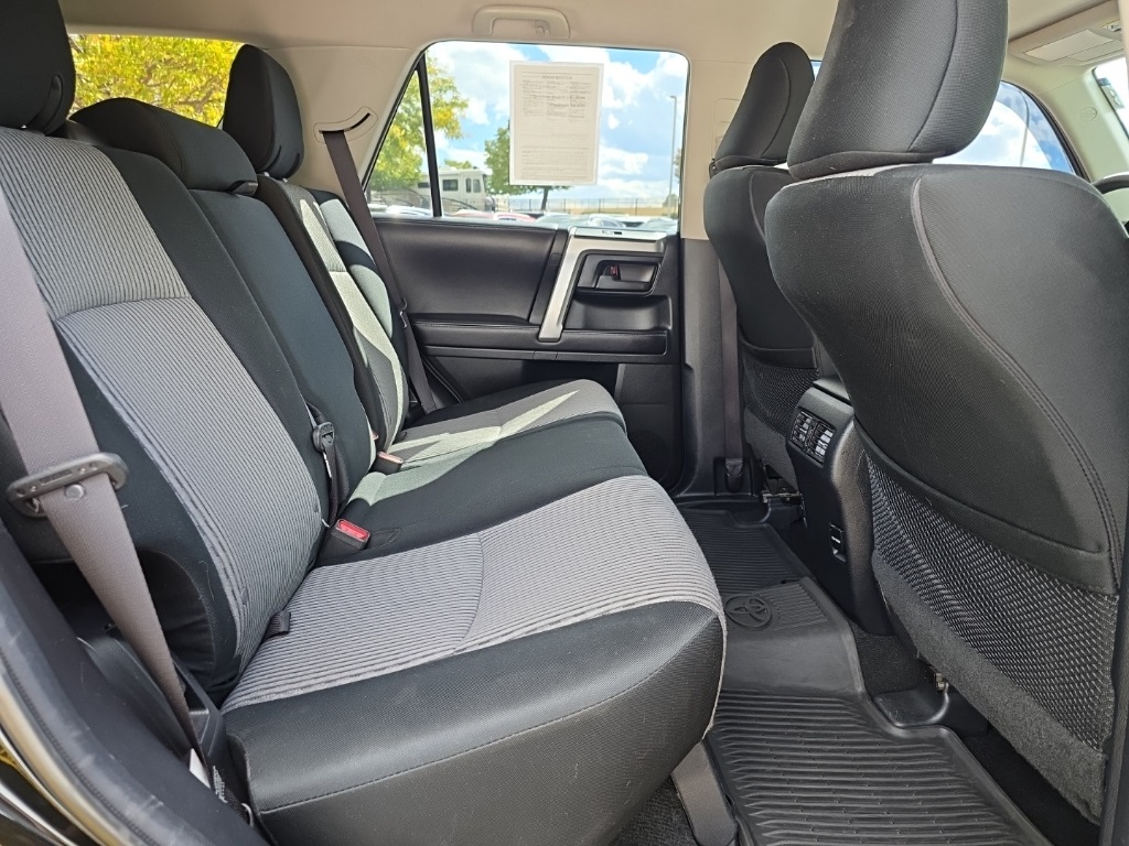 2016 Toyota 4Runner SR5 photo 16