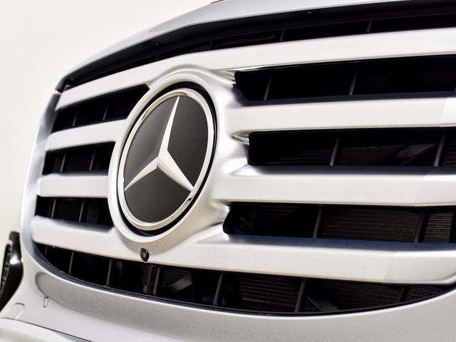 2026 Mercedes Benz GLS 450 4MATIC photo 3