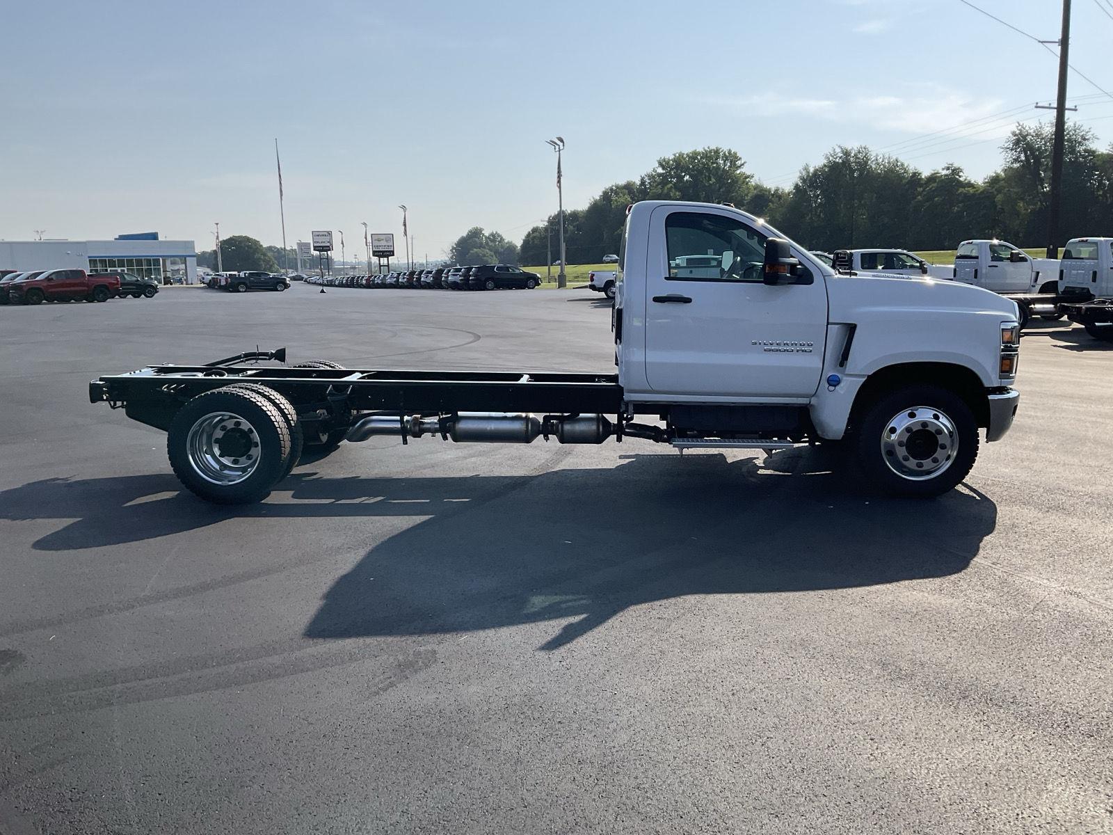 2024 Chevrolet Silverado 5500HD Work Truck photo 4