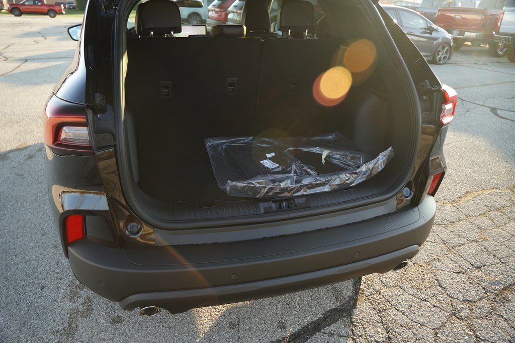 2025 Ford Escape ST-Line photo 6