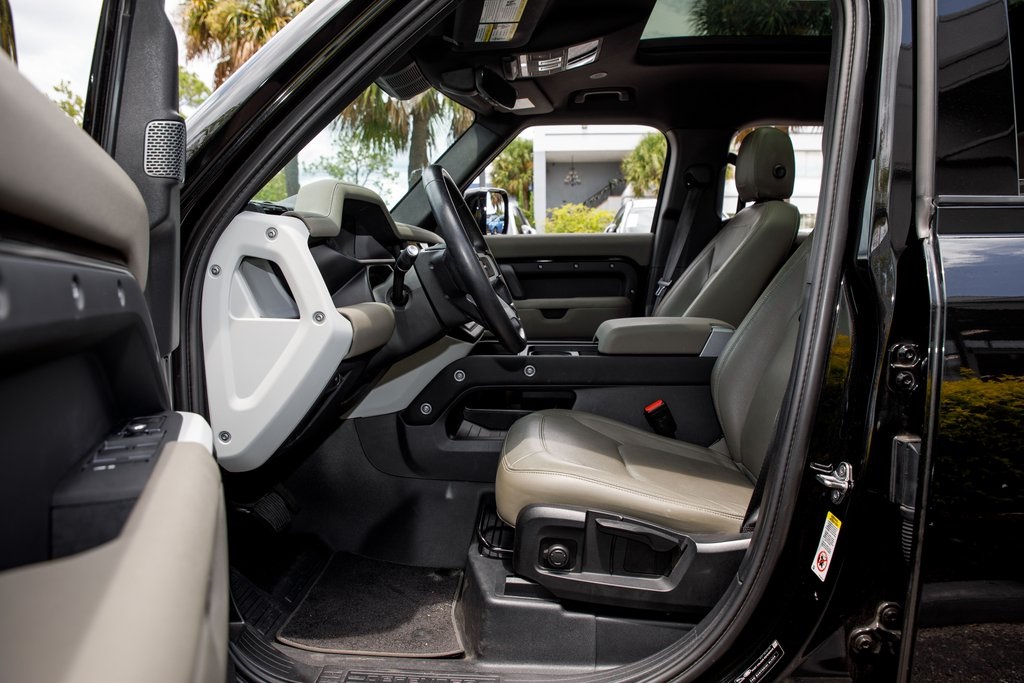 2023 Land Rover Defender 110 S photo 19