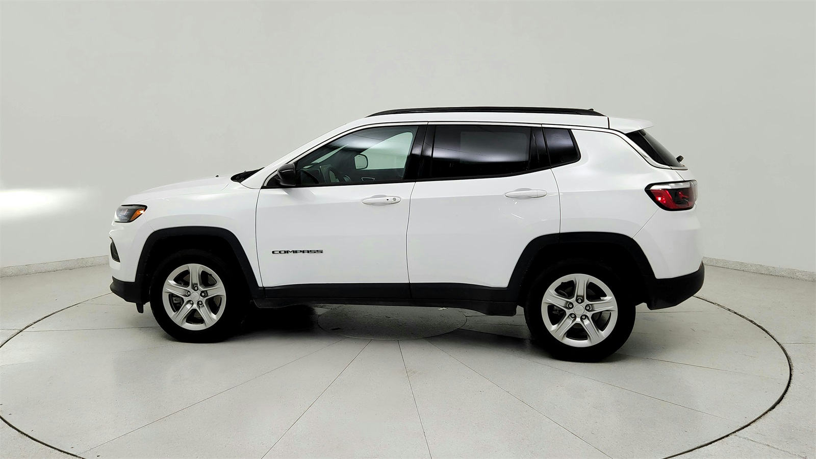 2023 Jeep Compass Latitude photo 3