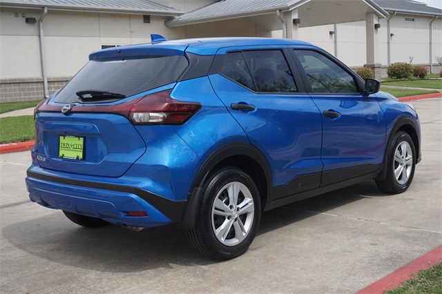 2025 Nissan Kicks Play S photo 2