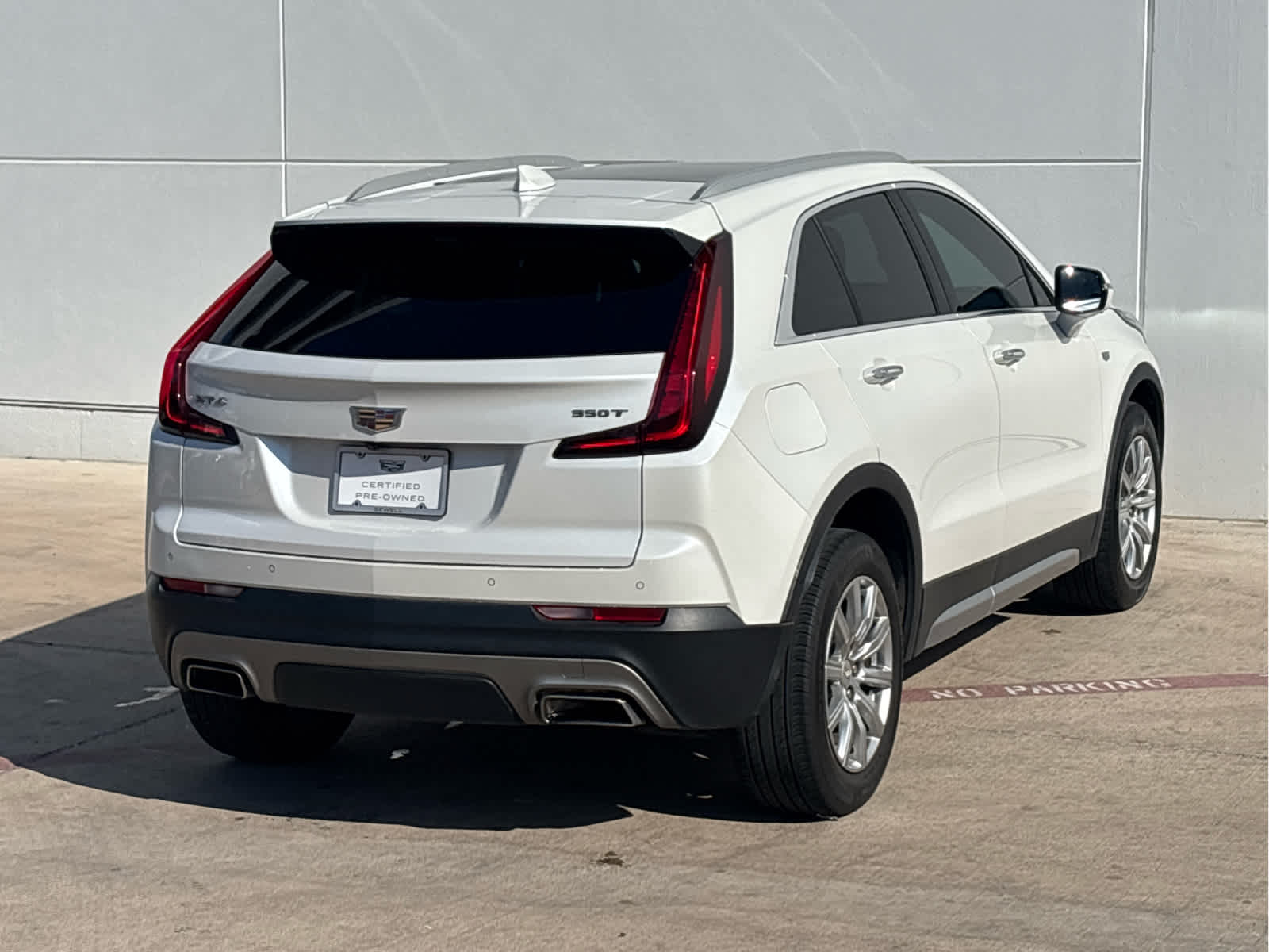 2023 Cadillac XT4 Premium Luxury photo 3