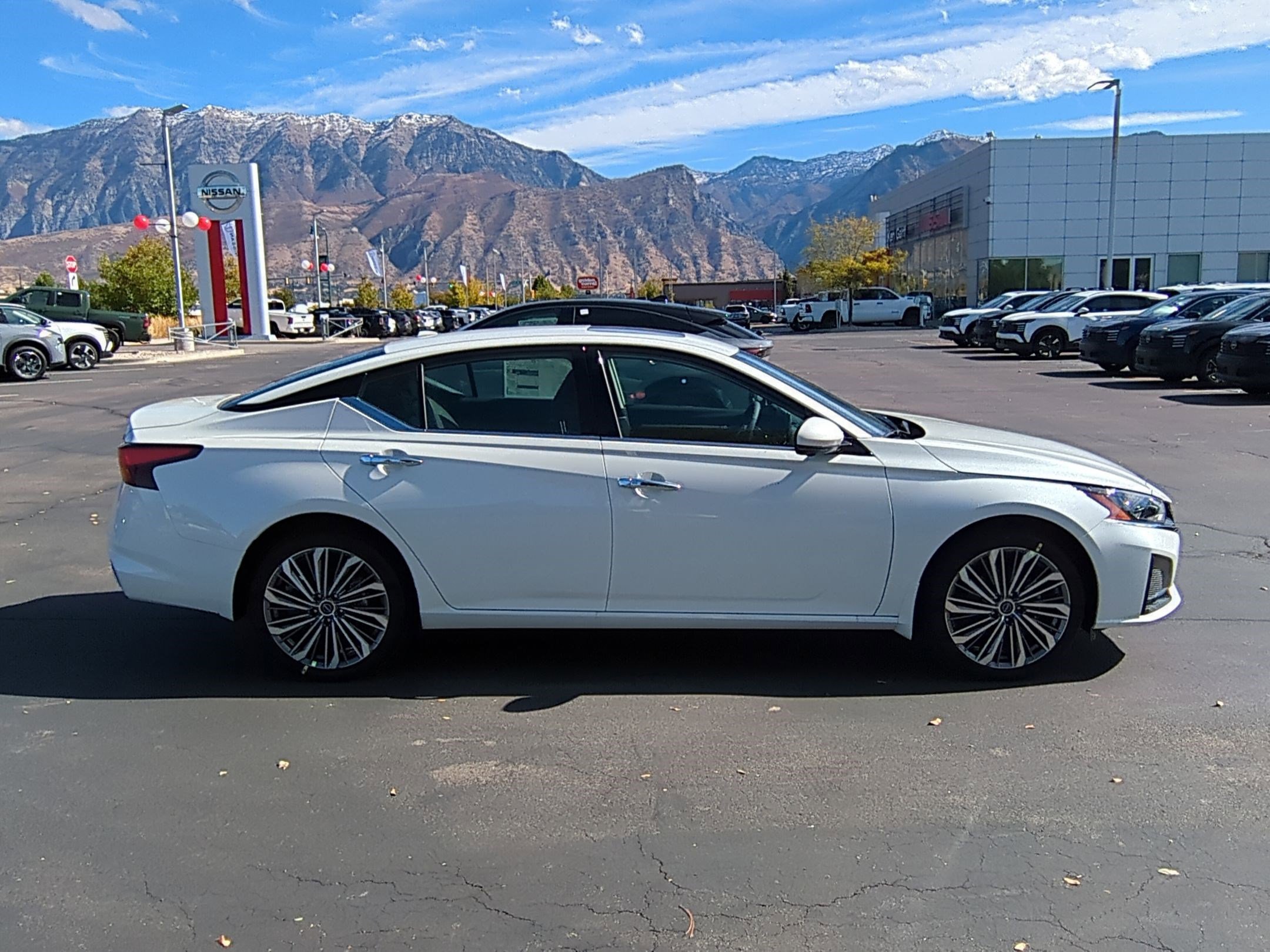 2025 Nissan Altima SL photo 2