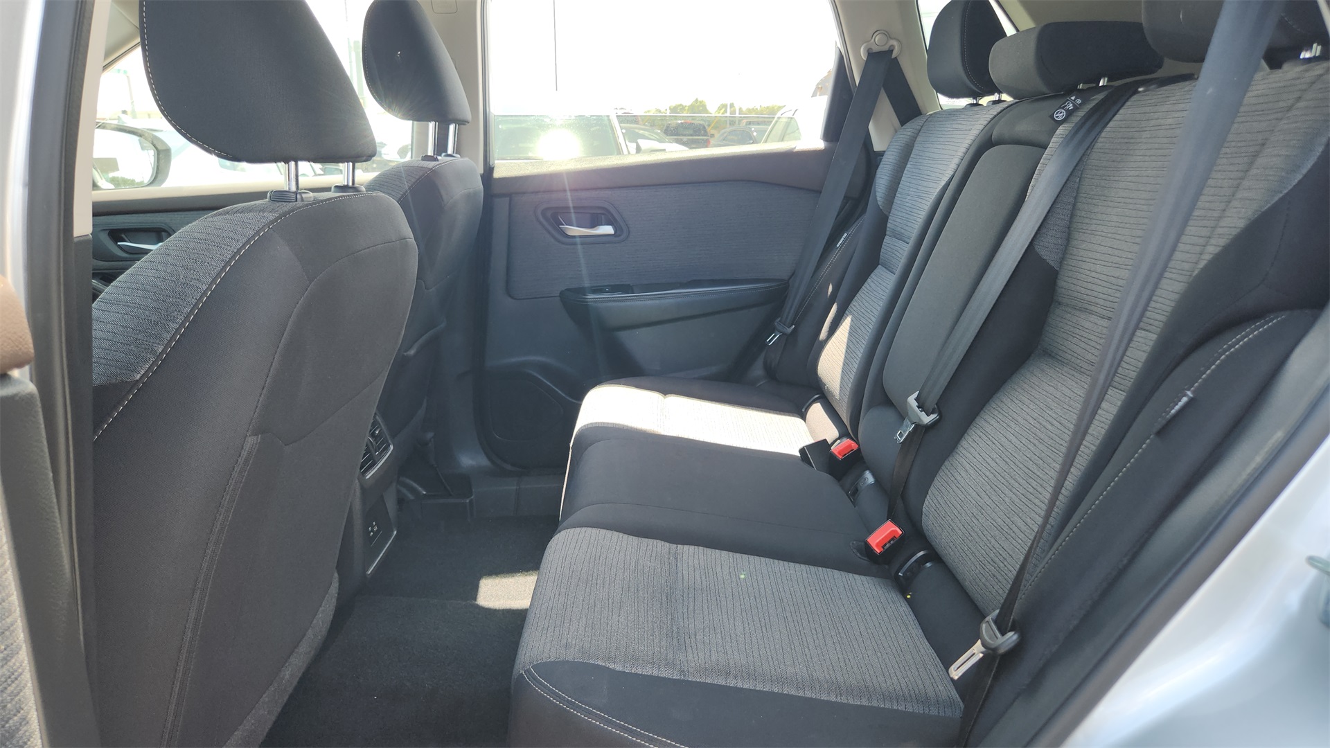 2023 Nissan Rogue SV photo 14