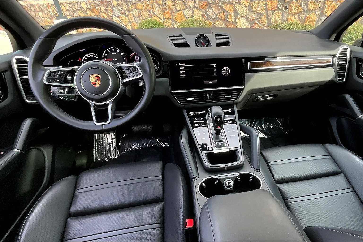 2023 Porsche Cayenne Turbo photo 13