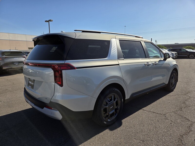 2026 Kia Carnival EX photo 3