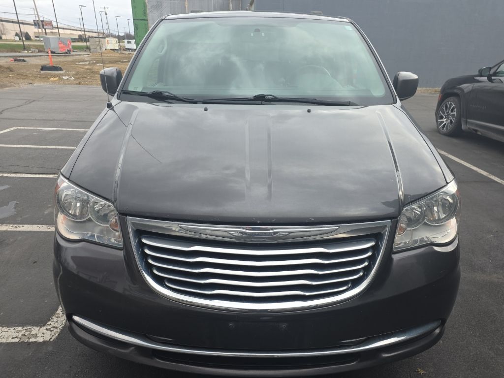 2016 Chrysler Town & Country Touring photo 3