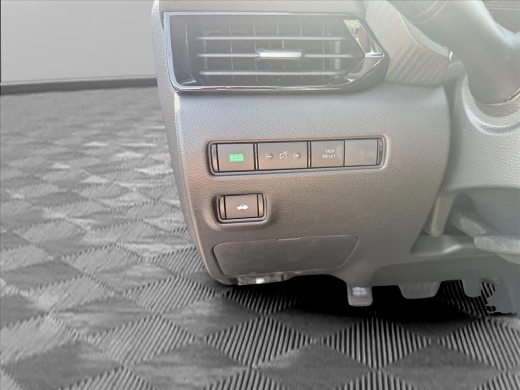 2025 Nissan Sentra SV photo 12