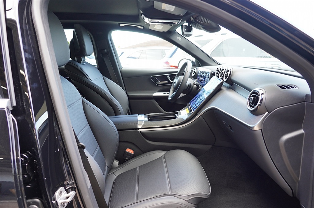 2026 Mercedes Benz GLC 300 photo 12
