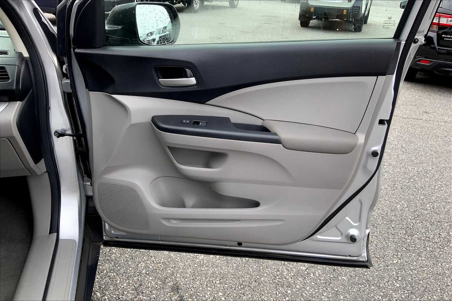 2014 Honda CR-V LX photo 21