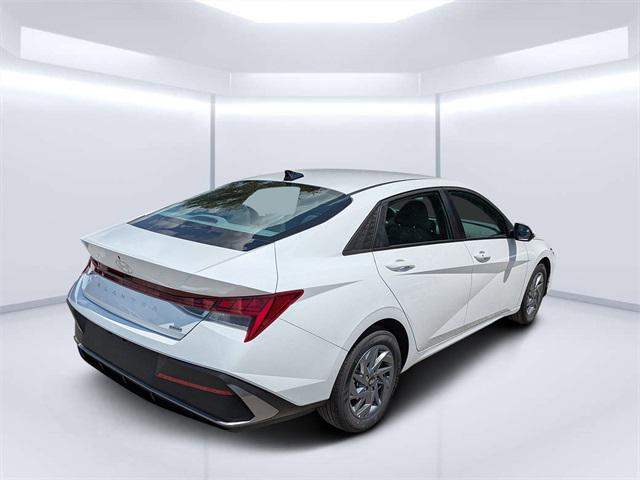 2025 Hyundai Elantra Hybrid Blue photo 3