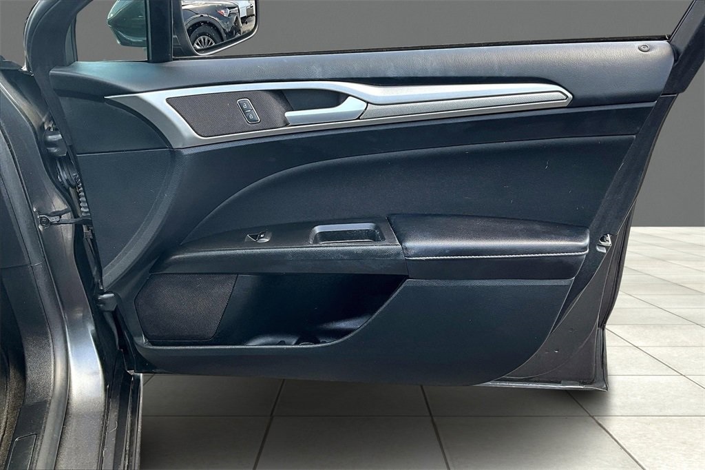 2020 Ford Fusion Hybrid SE photo 23