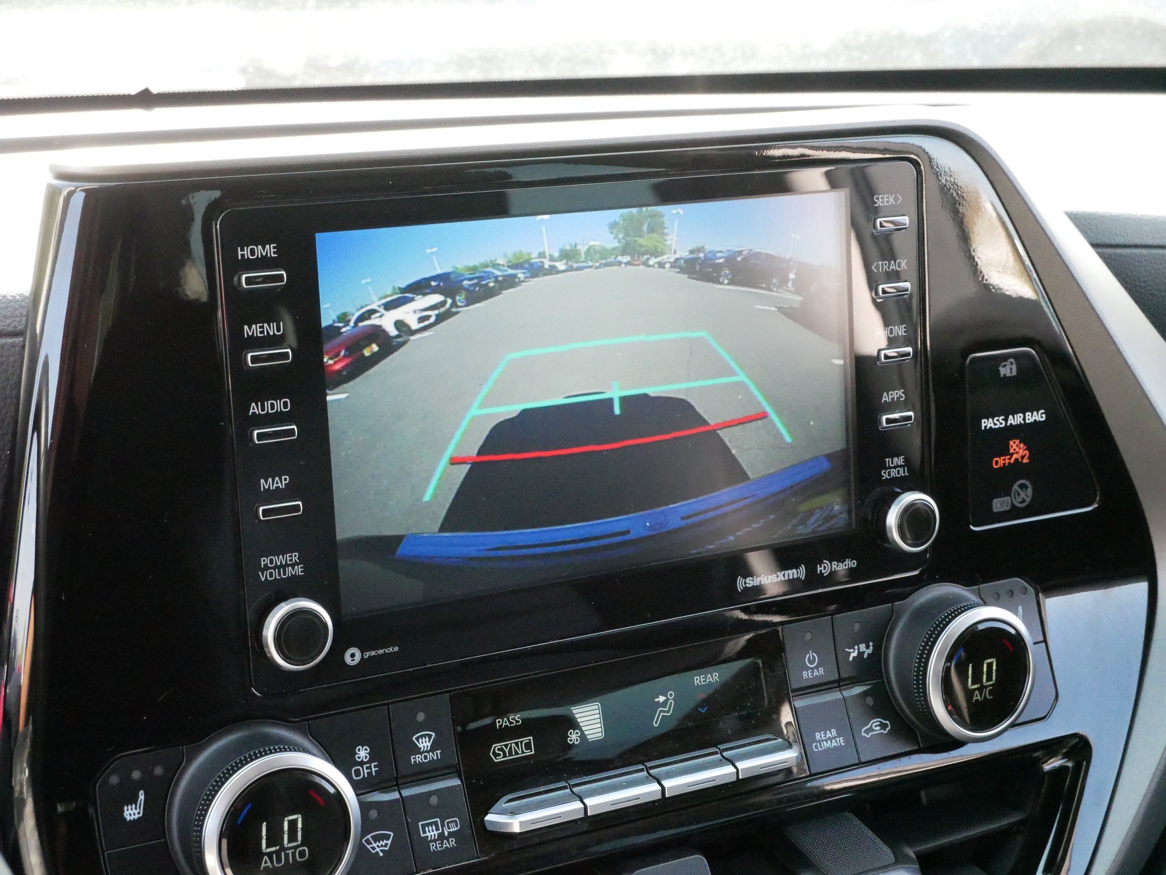2022 Toyota Highlander XLE photo 29