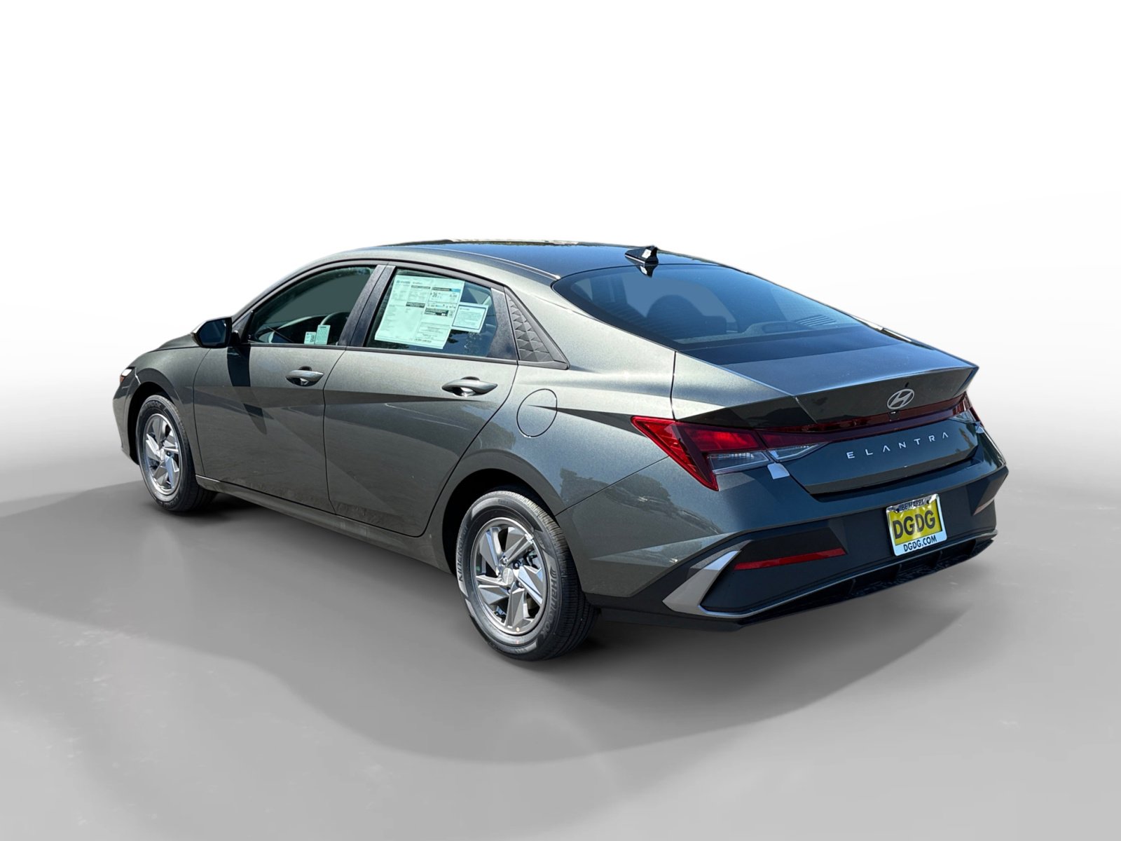 2025 Hyundai Elantra SE photo 3