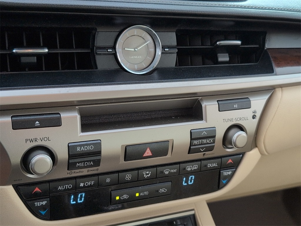 2015 Lexus ES 350 photo 17