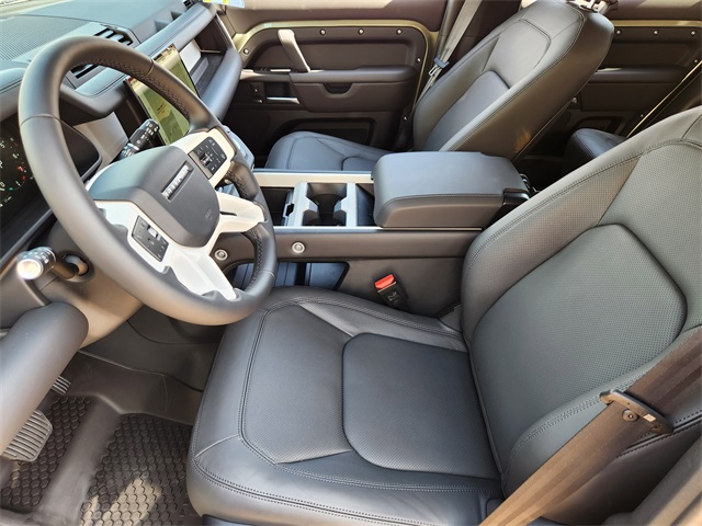 2025 Land Rover Defender 110 X-Dynamic SE photo 8