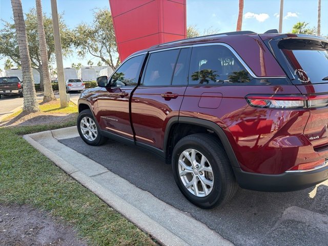 2023 Jeep Grand Cherokee Limited photo 3