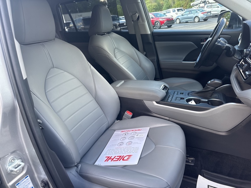 2021 Toyota Highlander XLE photo 48