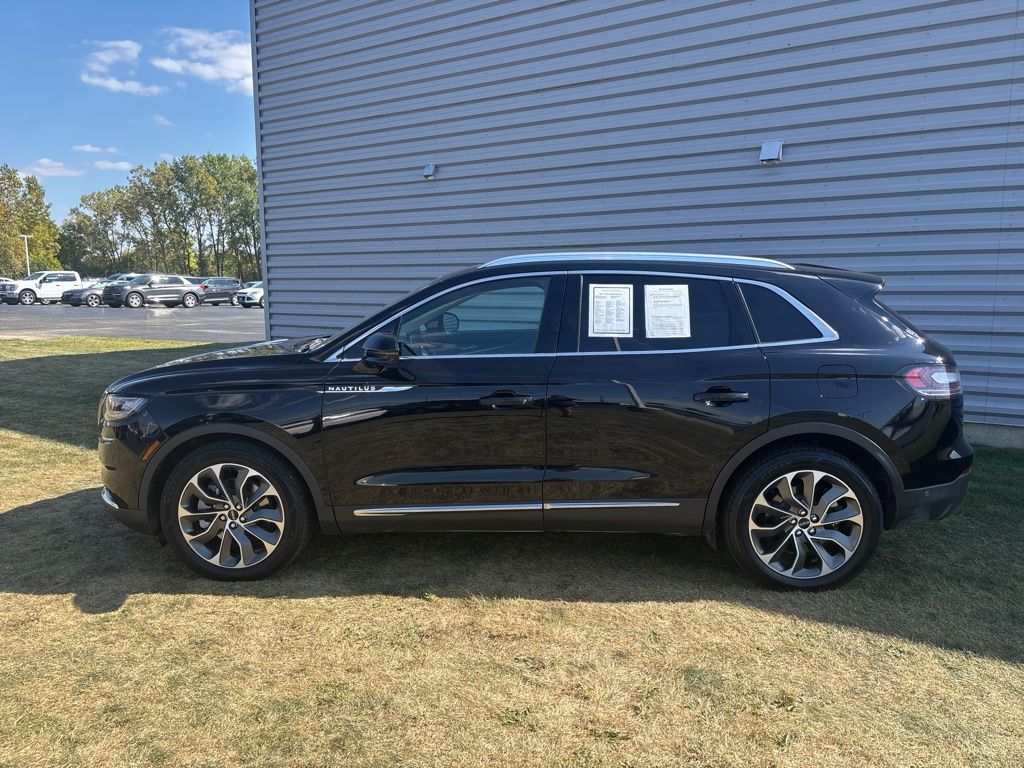 2022 Lincoln Nautilus Reserve photo 2