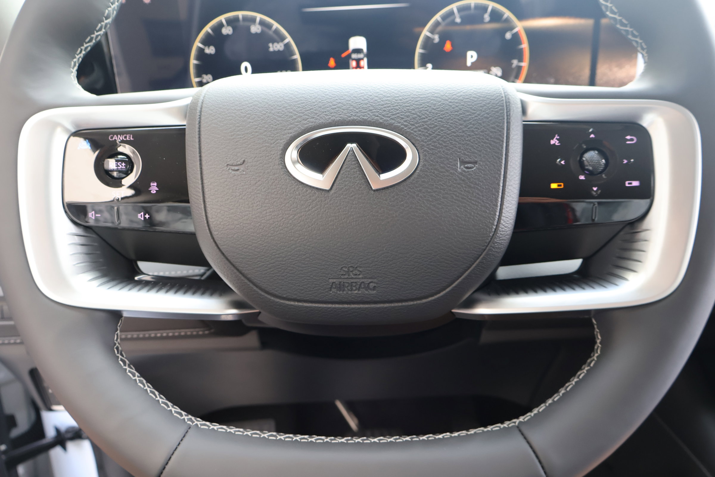 2026 Infiniti QX80 Luxe photo 21