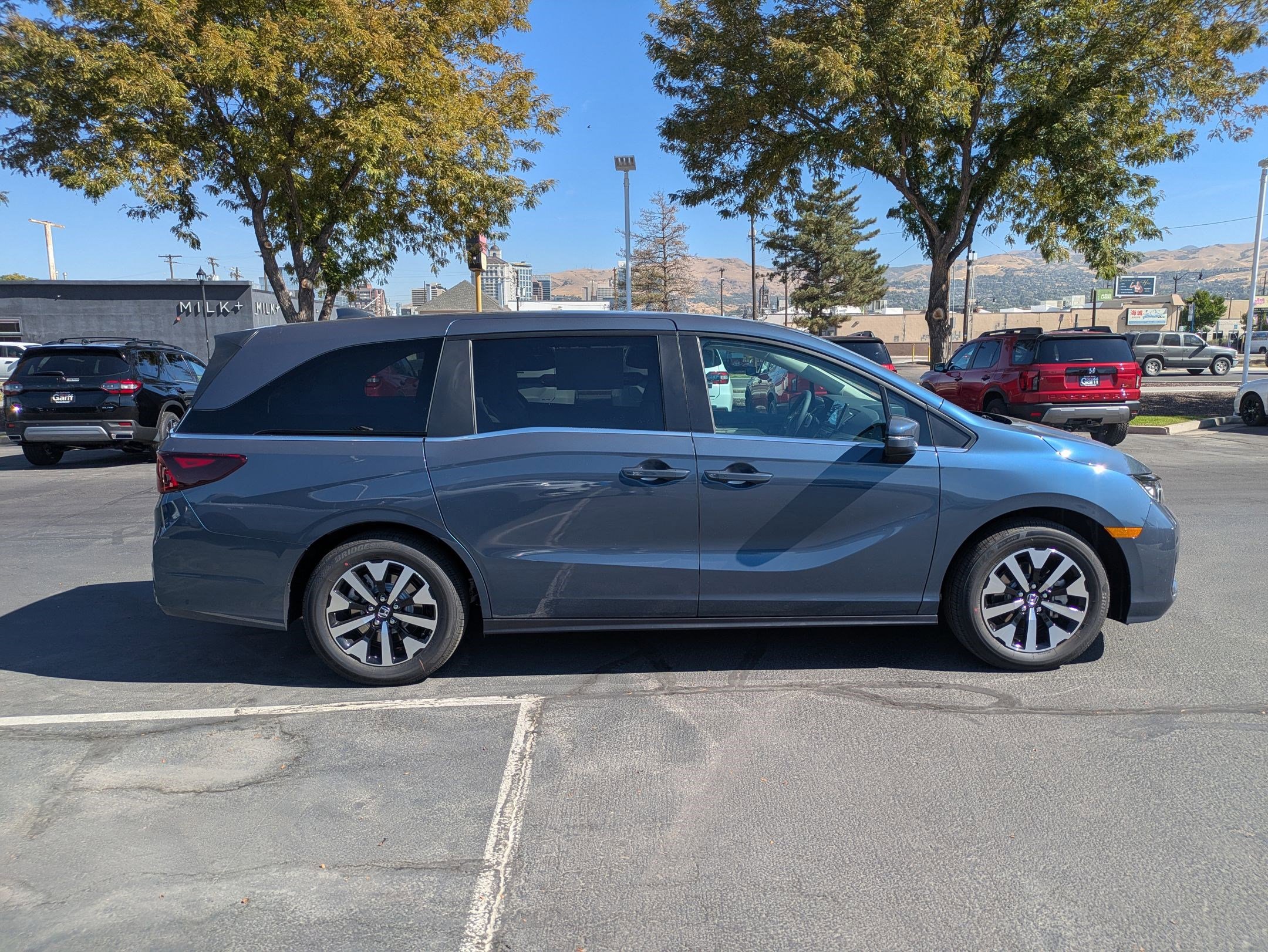 2026 Honda Odyssey EX-L photo 2