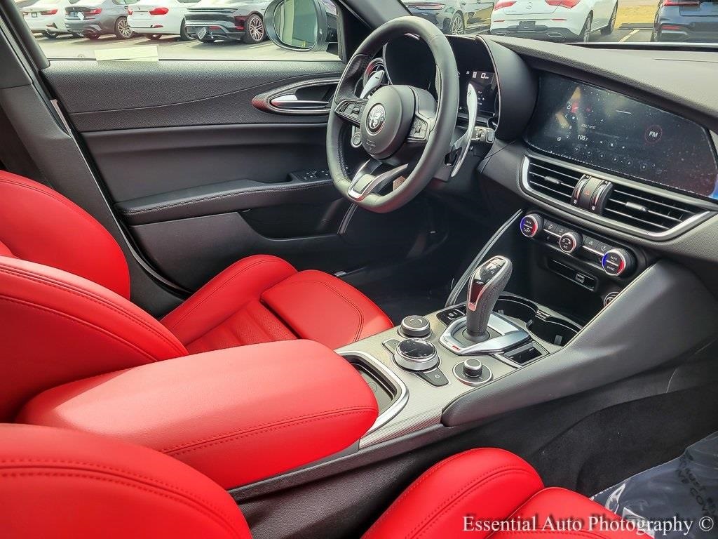 2025 Alfa Romeo Giulia Base photo 21