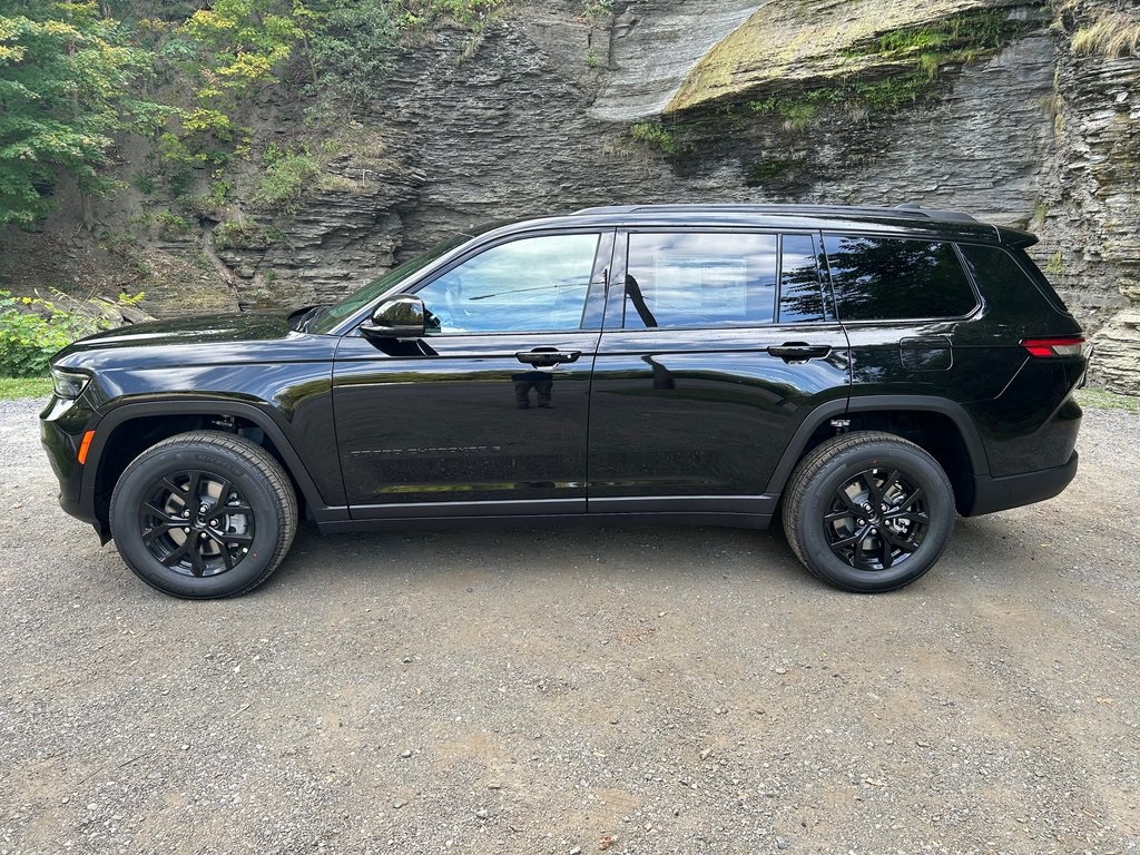 2025 Jeep Grand Cherokee Altitude X photo 2