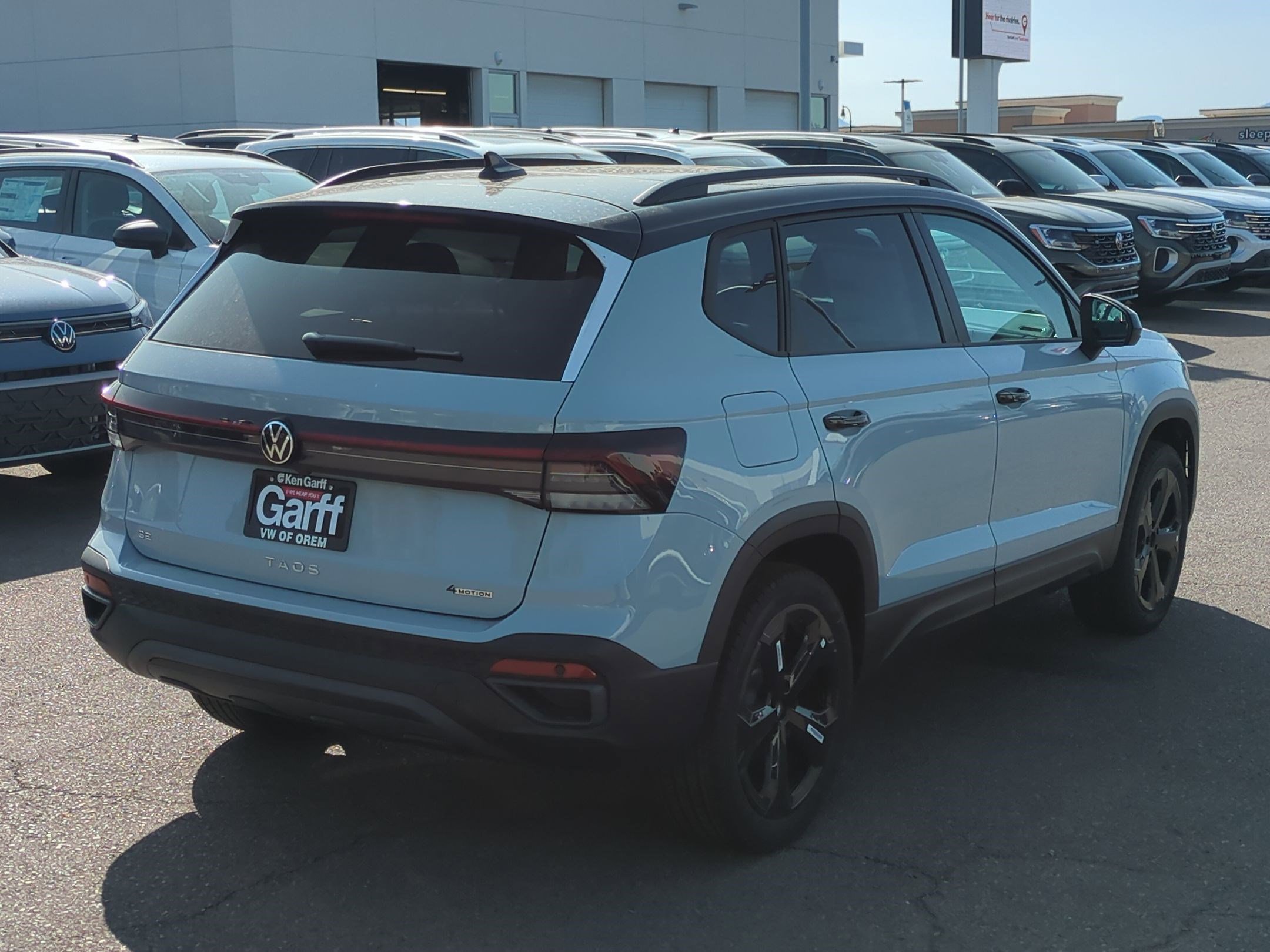 2025 Volkswagen Taos SE photo 3