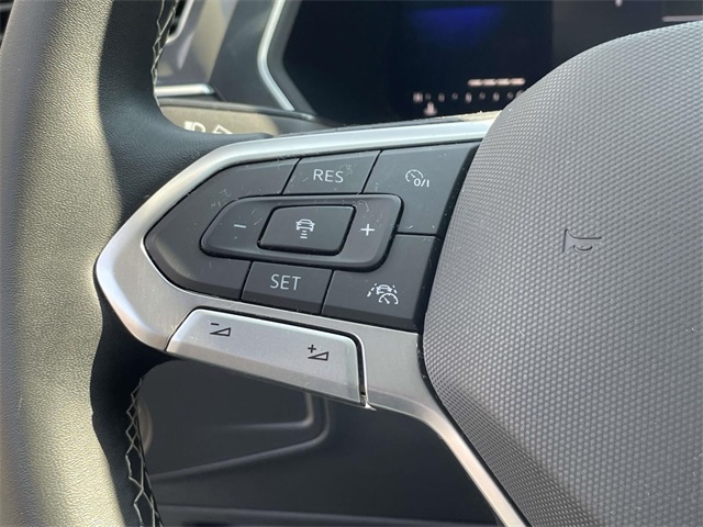 2022 Volkswagen Tiguan SE photo 28