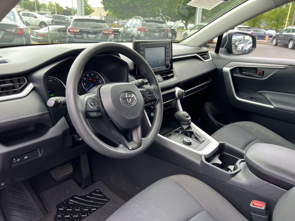 2020 Toyota RAV4 Hybrid LE photo 12