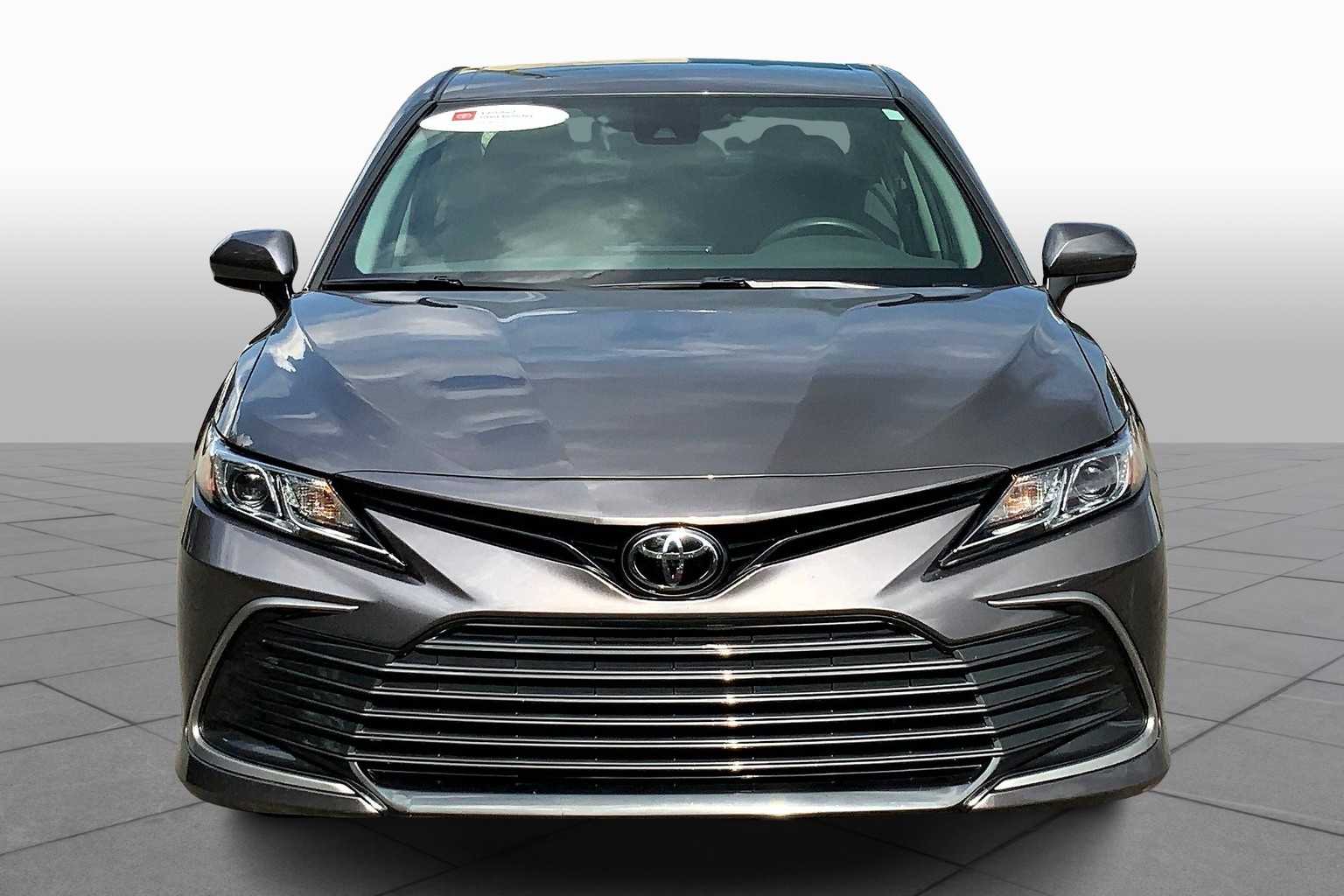 2023 Toyota Camry LE photo 3