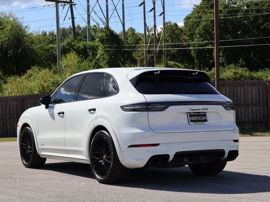 2022 Porsche Cayenne GTS photo 2