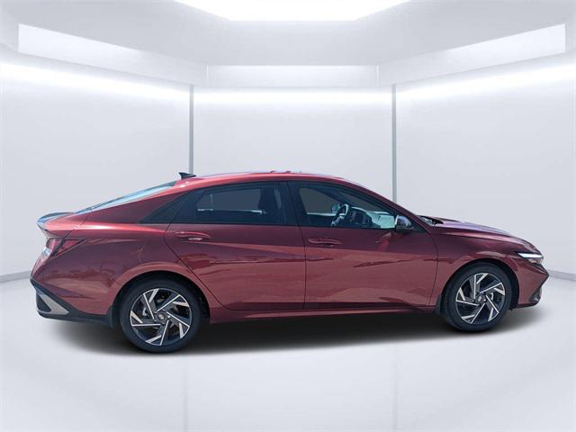 2025 Hyundai Elantra SEL Sport photo 2