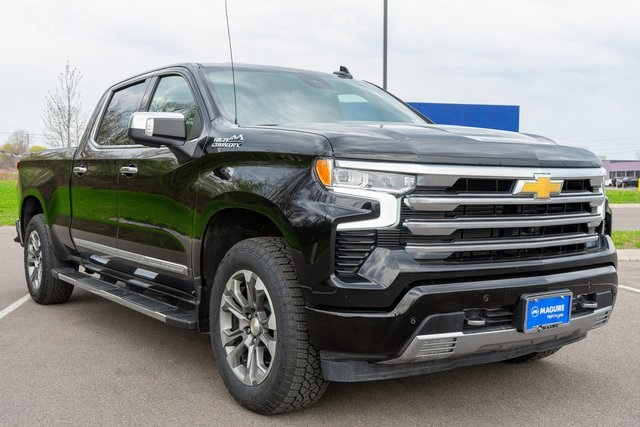 2024 Chevrolet Silverado 1500 High Country photo 2