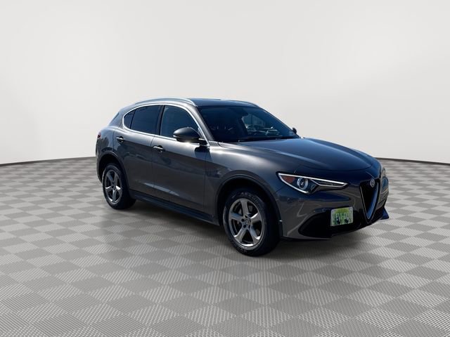 2018 Alfa Romeo Stelvio Q4 photo 2