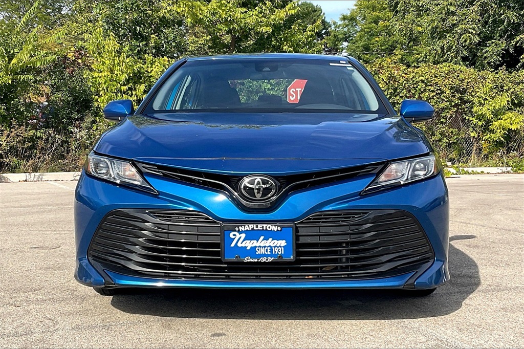 2019 Toyota Camry LE photo 2