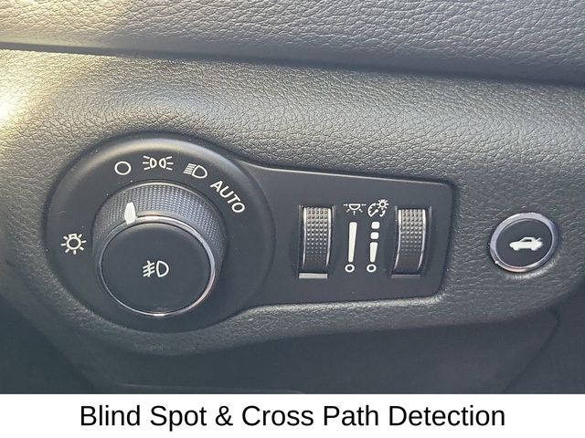 2015 Chrysler 200 C photo 21