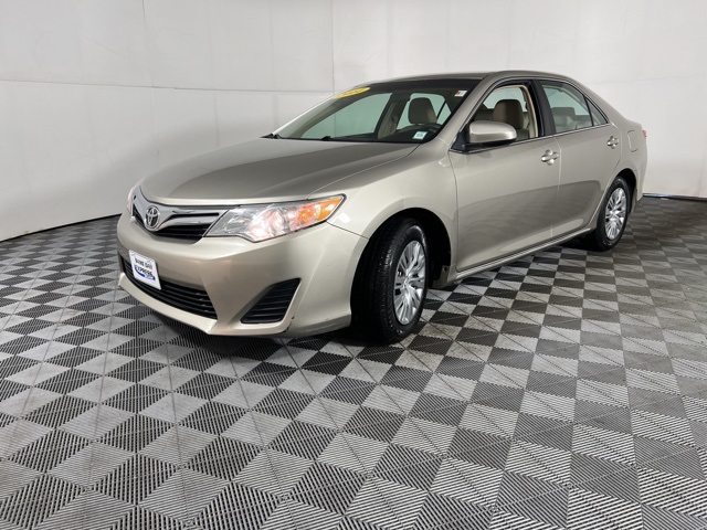 2014 Toyota Camry SE photo 3