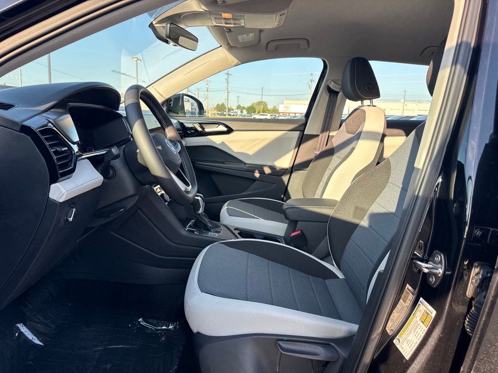 2025 Volkswagen Taos S photo 17