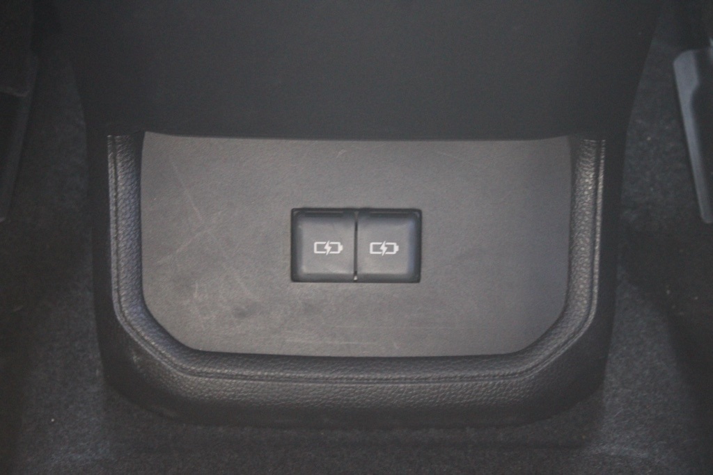 2023 Toyota Highlander L photo 17