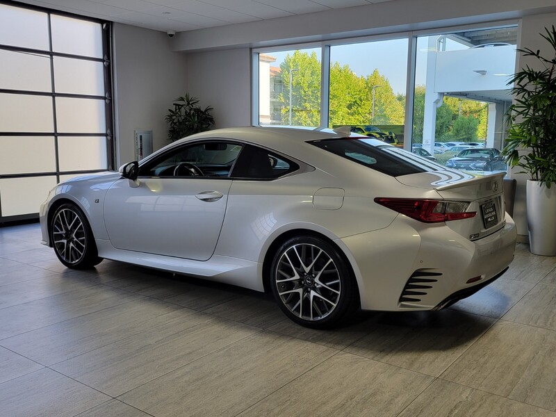 2016 Lexus RC 200t photo 3